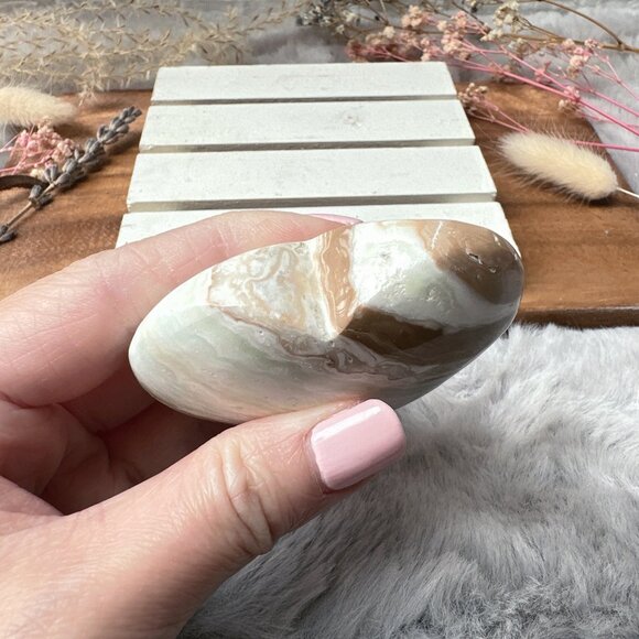 Gorgeous Small Caribbean Calcite Heart Carving - Picture 3 of 6